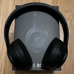 beats solo 3 brand new condition